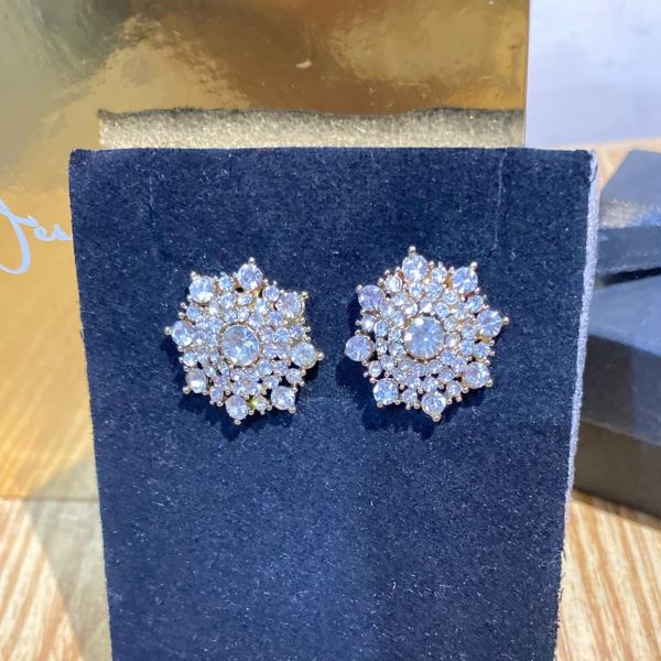 Luxury Crystal Floral Stud Earrings - Image 2