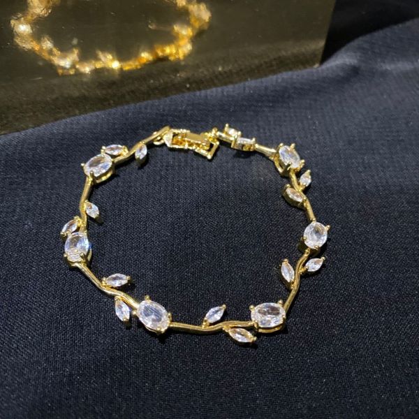 Elegant Clear Crystal Floral Vine Bracelet – Gold Tone Fashion Bracelet