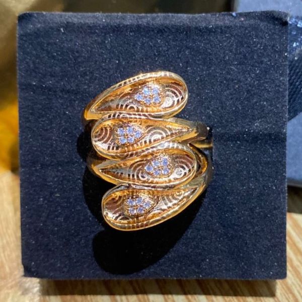 Elegant Layered Leaf Crystal Ring – Gold Tone Statement Ring - Image 2