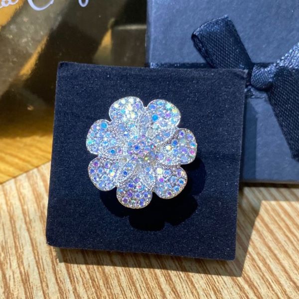 Elegant Floral Crystal Statement Ring – Silver Tone - Image 2