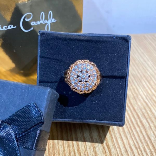 Elegant Floral Crystal Cluster Ring – Rose Gold Tone
